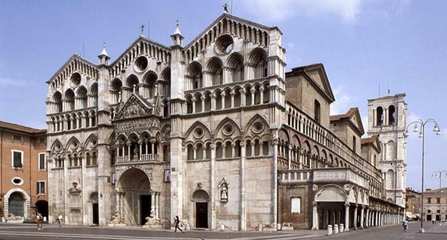 Charming Flat In Centro A Ferrara Con Posto Autoヴィラ エクステリア 写真