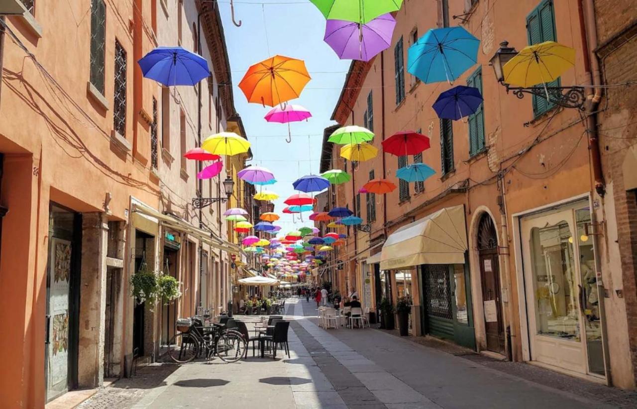 Charming Flat In Centro A Ferrara Con Posto Autoヴィラ エクステリア 写真