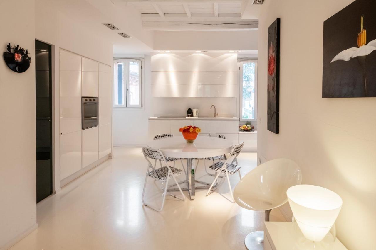 Charming Flat In Centro A Ferrara Con Posto Autoヴィラ エクステリア 写真