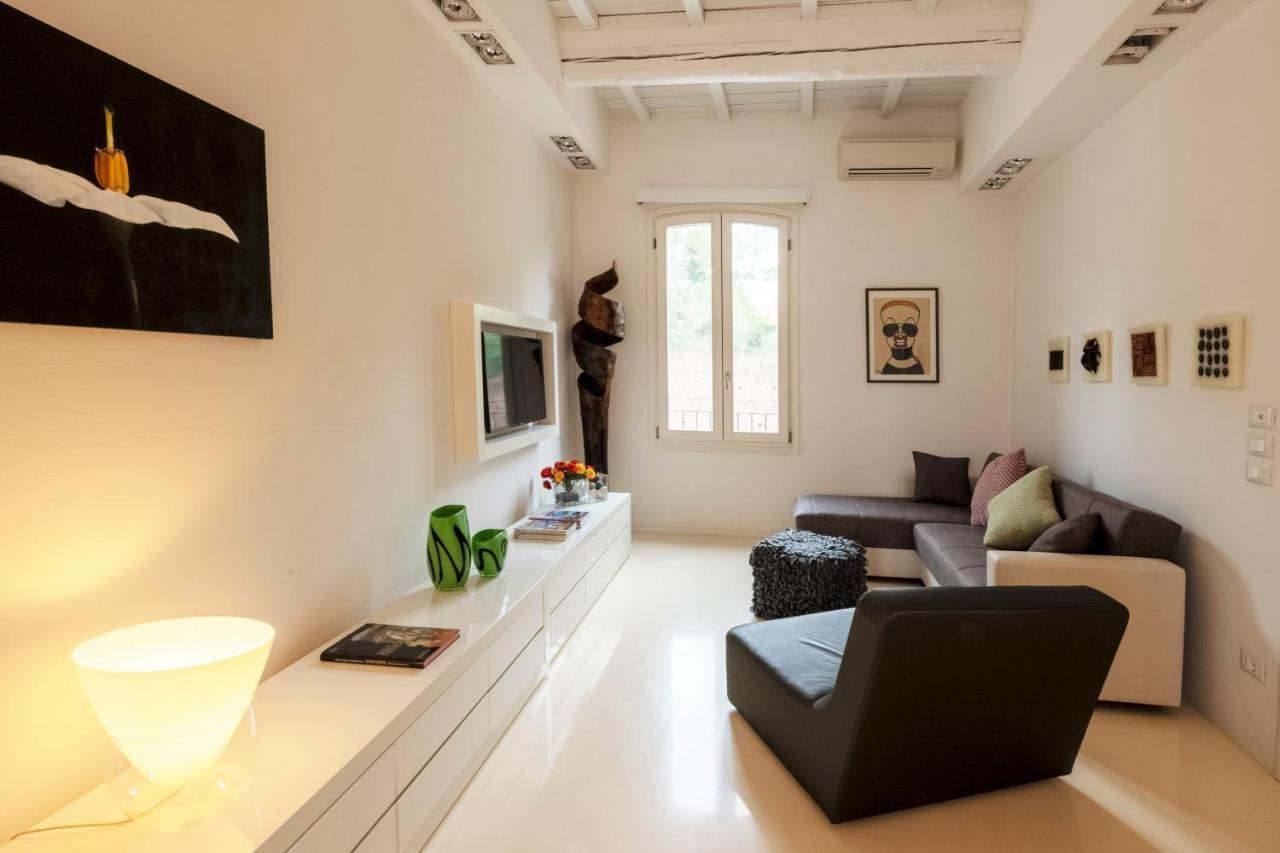 Charming Flat In Centro A Ferrara Con Posto Autoヴィラ エクステリア 写真
