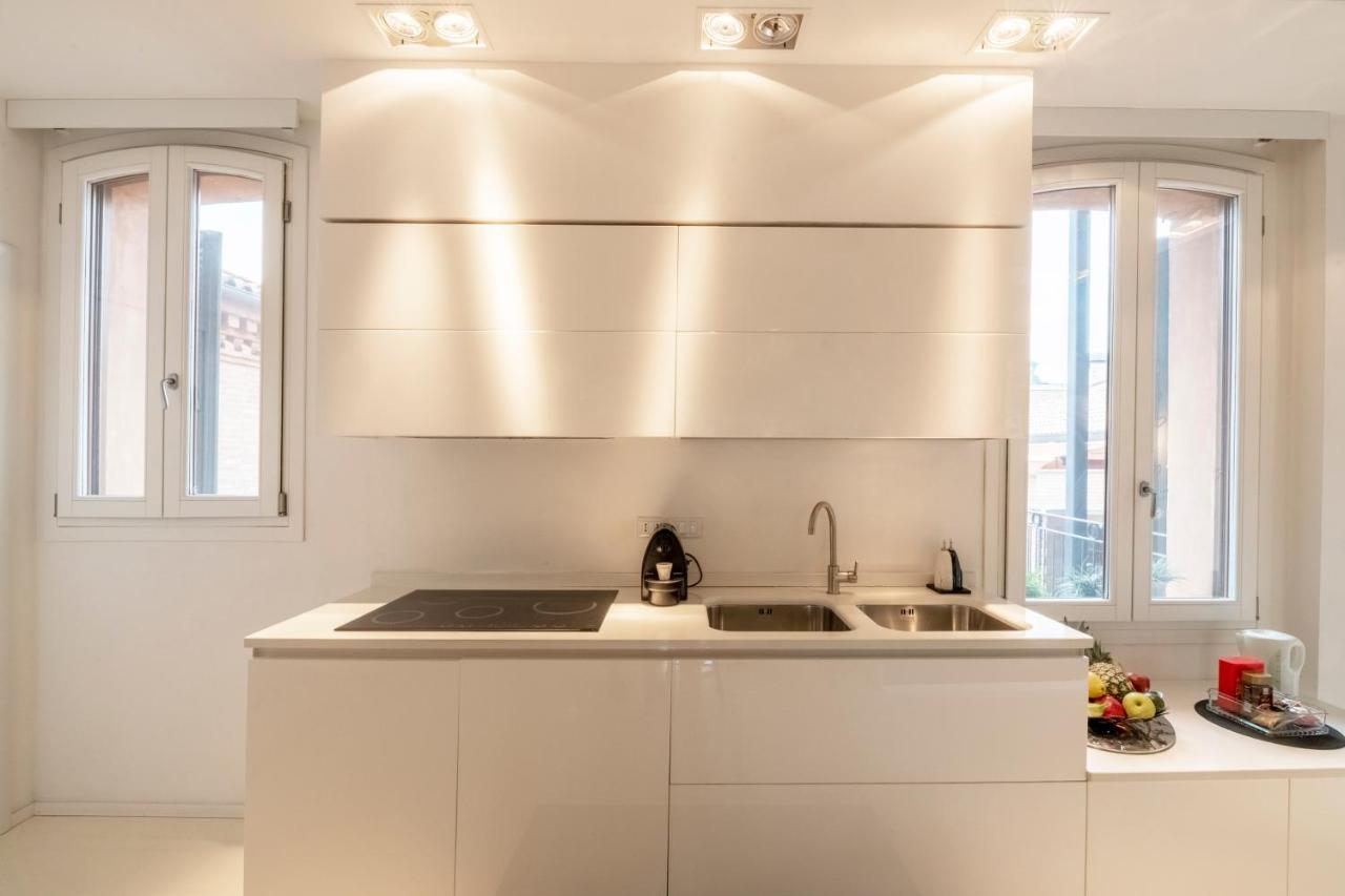 Charming Flat In Centro A Ferrara Con Posto Autoヴィラ エクステリア 写真