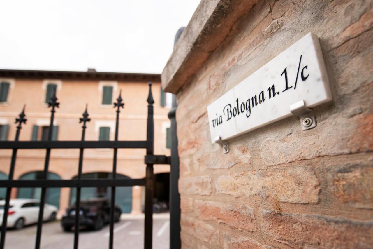 Charming Flat In Centro A Ferrara Con Posto Autoヴィラ エクステリア 写真