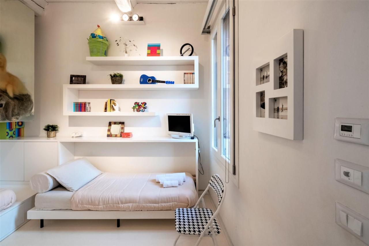 Charming Flat In Centro A Ferrara Con Posto Autoヴィラ エクステリア 写真