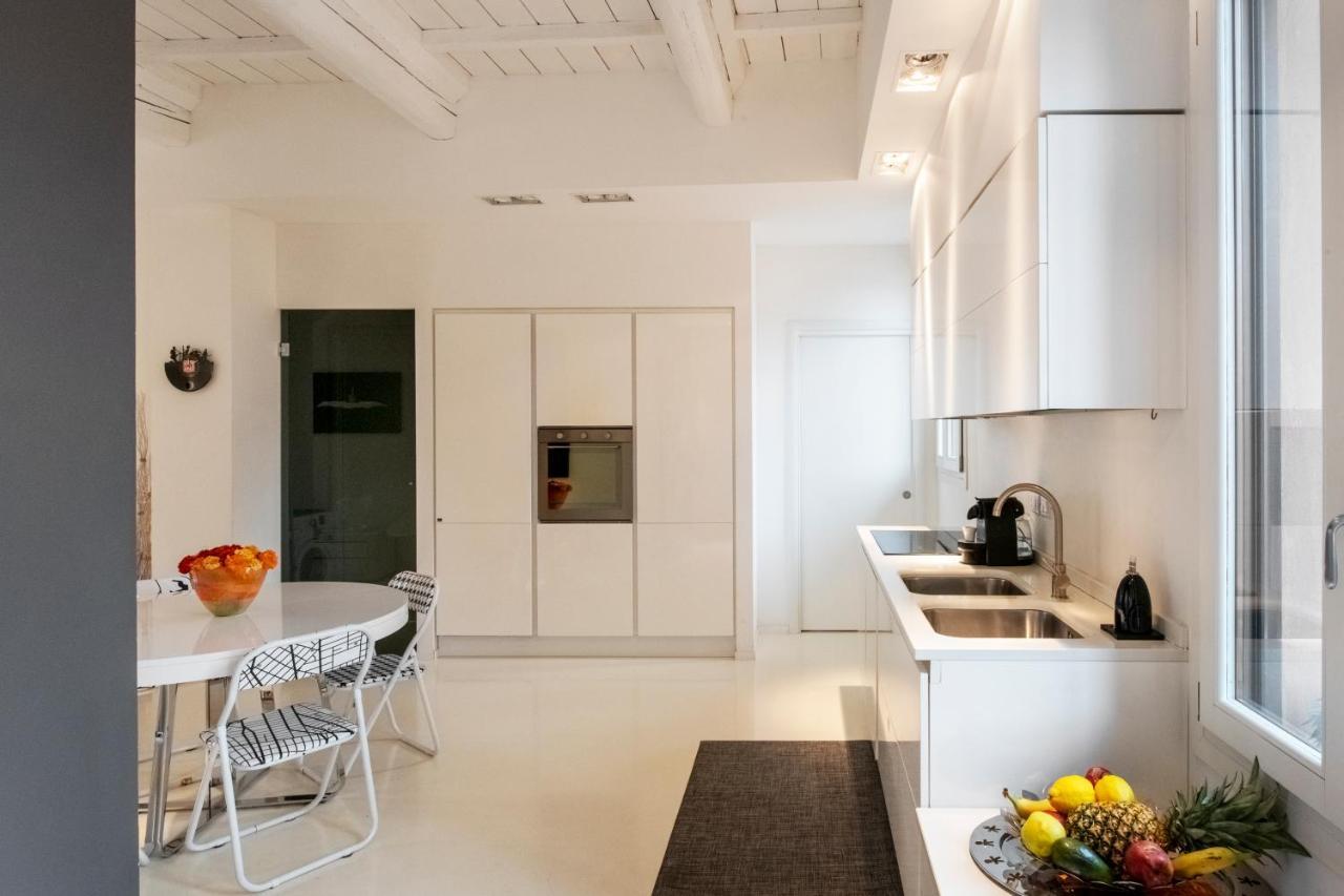 Charming Flat In Centro A Ferrara Con Posto Autoヴィラ エクステリア 写真